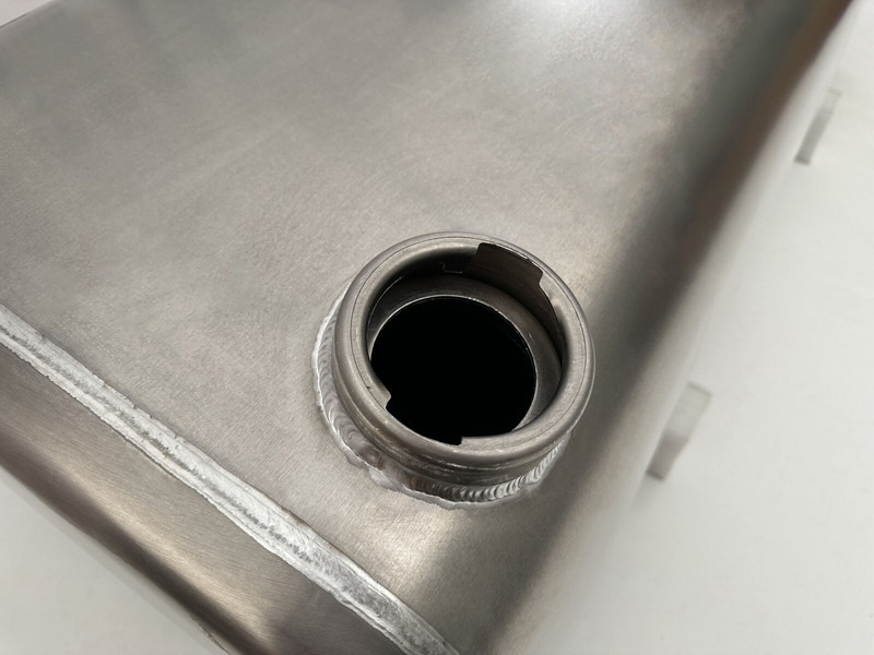 Volvo VOLVO RENAULT - Fuel tank for Truck: picture 4 Volvo VOLVO RENAULT - Fuel tank for Truck: picture 4