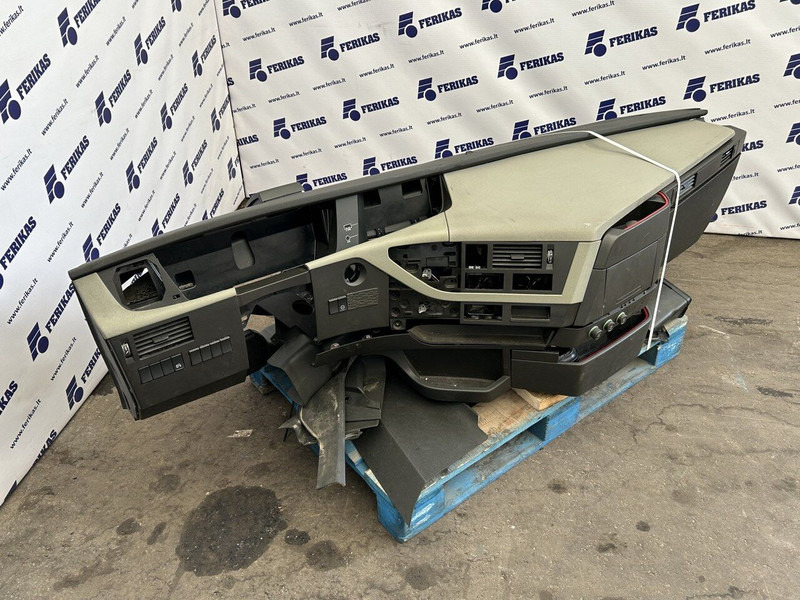 Volvo dashboard - Cab and interior for Truck: picture 2 Volvo dashboard - Cab and interior for Truck: picture 2