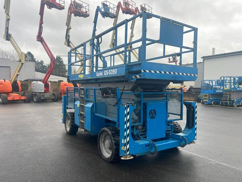 Genie GS5390 RT diesel 4x4 18m (1711) - Scissor lift: picture 5 Genie GS5390 RT diesel 4x4 18m (1711) - Scissor lift: picture 5