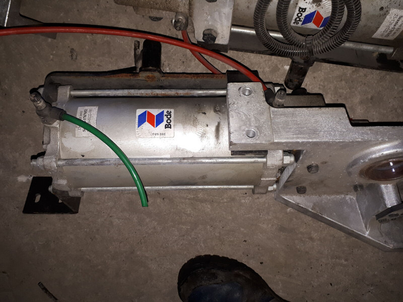 Neoplan BODE цилиндр закрытия - Hydraulic cylinder: picture 5 Neoplan BODE цилиндр закрытия - Hydraulic cylinder: picture 5