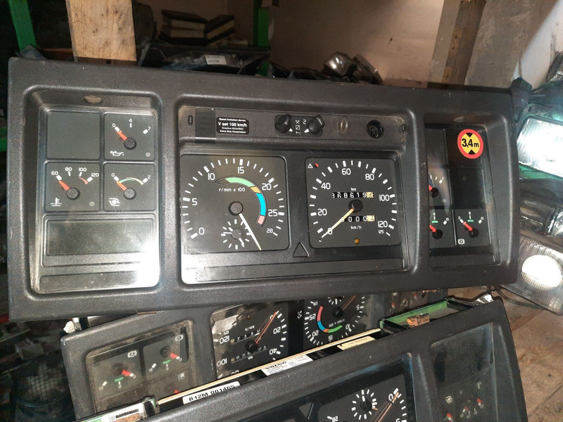 Volvo 70361832-1 . 70361831. 70329201-2 .22205475-P03. 70392912-P01/ - Dashboard: picture 1 Volvo 70361832-1 . 70361831. 70329201-2 .22205475-P03. 70392912-P01/ - Dashboard: picture 1