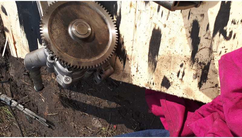 Volvo B10/ B12 = - Oil pump: picture 4 Volvo B10/ B12 = - Oil pump: picture 4
