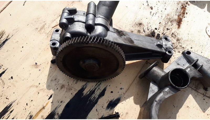 Volvo B10/ B12 = - Oil pump: picture 1 Volvo B10/ B12 = - Oil pump: picture 1