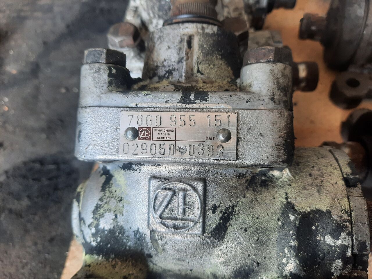 Volvo ZF Lenksysteme Scania Omni Link - Steering gear for Bus: picture 2 Volvo ZF Lenksysteme Scania Omni Link - Steering gear for Bus: picture 2