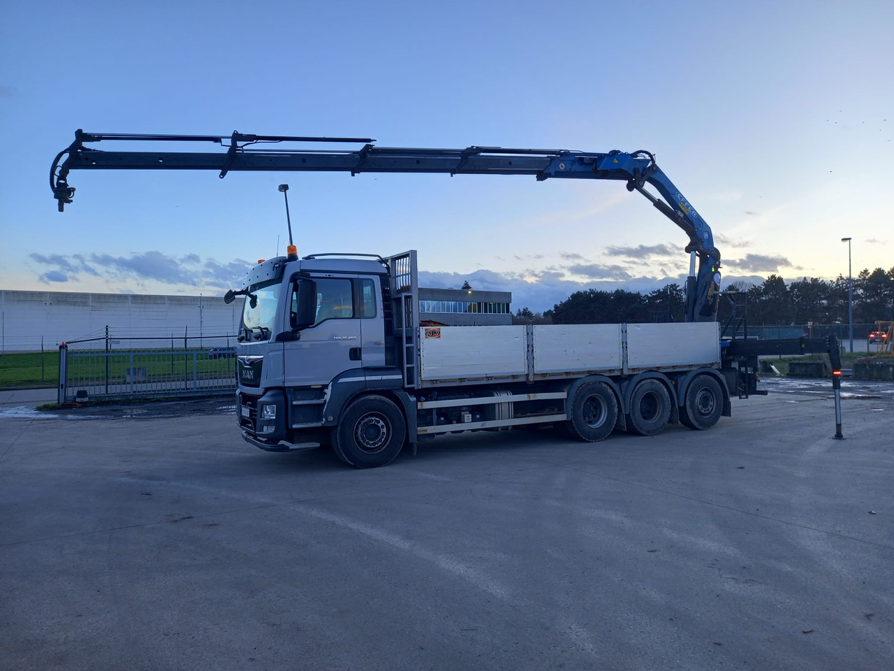 MAN TGS - Crane truck: picture 1 MAN TGS - Crane truck: picture 1