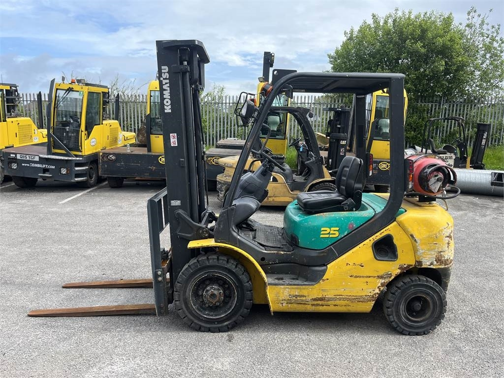 Komatsu FG25HT-16R - LPG forklift: picture 1 Komatsu FG25HT-16R - LPG forklift: picture 1