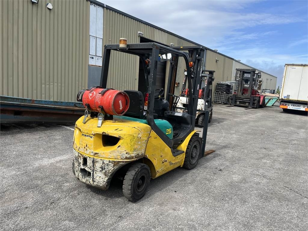 Komatsu FG25HT-16R - LPG forklift: picture 3 Komatsu FG25HT-16R - LPG forklift: picture 3