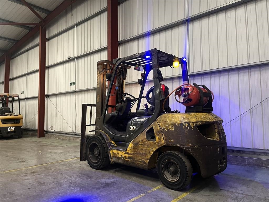 Komatsu FG30T-17 - LPG forklift: picture 3 Komatsu FG30T-17 - LPG forklift: picture 3