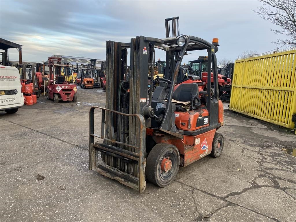 Nissan UD02A20PQ  - LPG forklift: picture 2 Nissan UD02A20PQ  - LPG forklift: picture 2