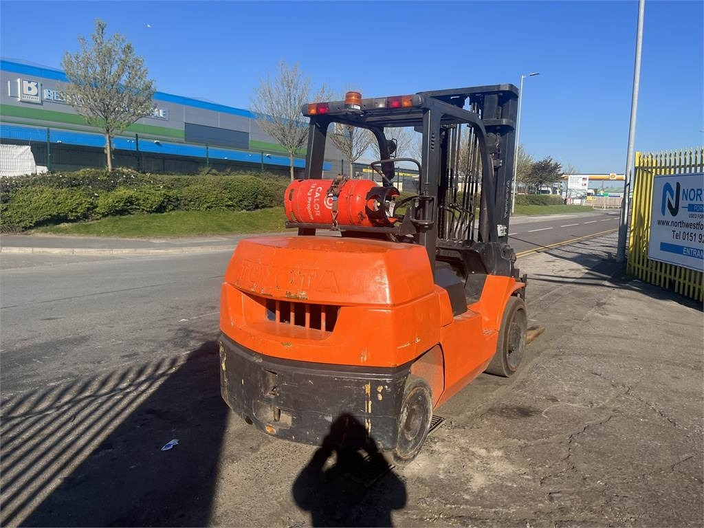 Toyota 7FGCU55 - LPG forklift: picture 3 Toyota 7FGCU55 - LPG forklift: picture 3