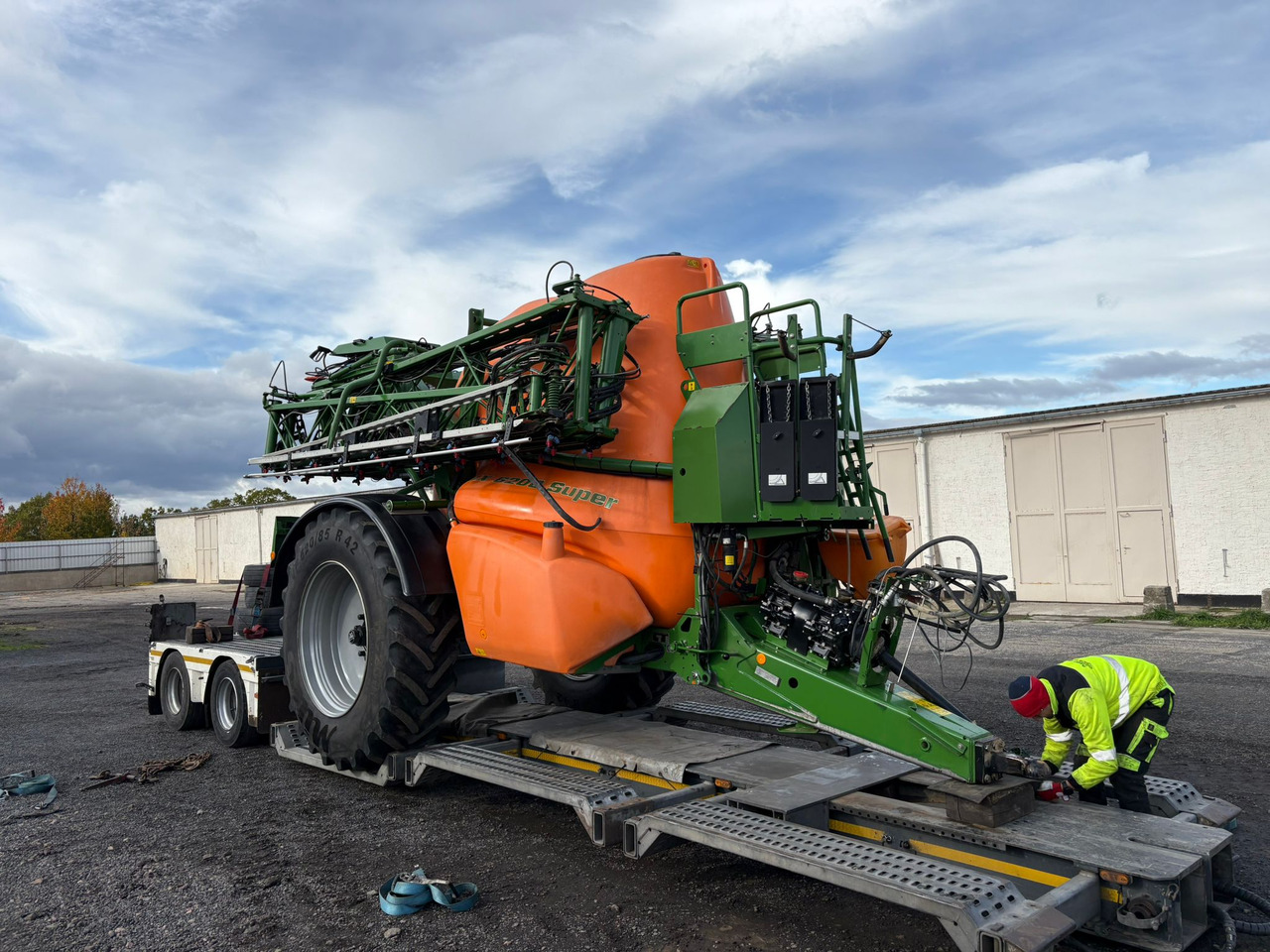 AMAZONE UX 6200 36m GPS - Trailed sprayer: picture 2 AMAZONE UX 6200 36m GPS - Trailed sprayer: picture 2