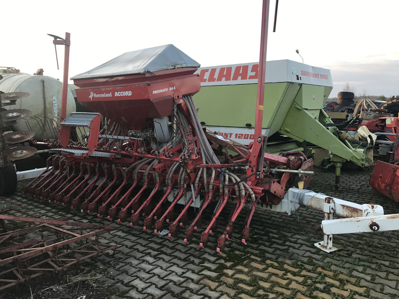 Kverneland ACCORD Pneumatic DA-S KUHN + Kuhn 4.50m - Combine seed drill: picture 2 Kverneland ACCORD Pneumatic DA-S KUHN + Kuhn 4.50m - Combine seed drill: picture 2
