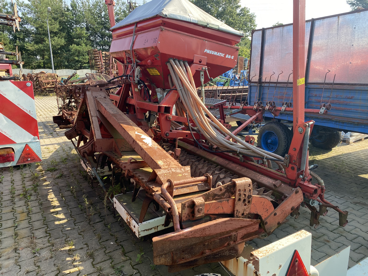 Kverneland ACCORD Pneumatic DA-S KUHN + Kuhn 4.50m - Combine seed drill: picture 3 Kverneland ACCORD Pneumatic DA-S KUHN + Kuhn 4.50m - Combine seed drill: picture 3