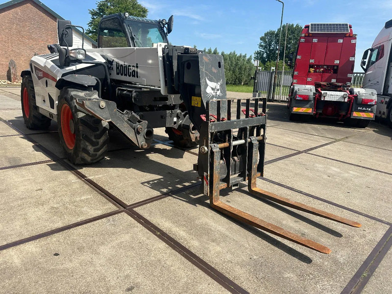 Bobcat T40.180 SLPB 31,CE, 3102 HOURS, 18 M , 4000KG 1200MM FORKS AIR CONDITIONER - Telescopic handler: picture 4 Bobcat T40.180 SLPB 31,CE, 3102 HOURS, 18 M , 4000KG 1200MM FORKS AIR CONDITIONER - Telescopic handler: picture 4
