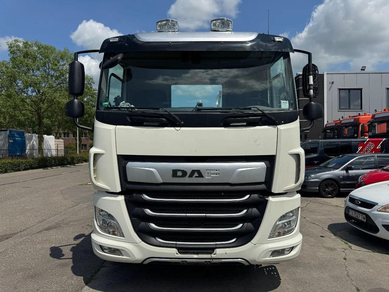 DAF CF 450 6X2 - EURO 6 + LIFT/STEERING AXLE - Cab chassis truck: picture 2 DAF CF 450 6X2 - EURO 6 + LIFT/STEERING AXLE - Cab chassis truck: picture 2