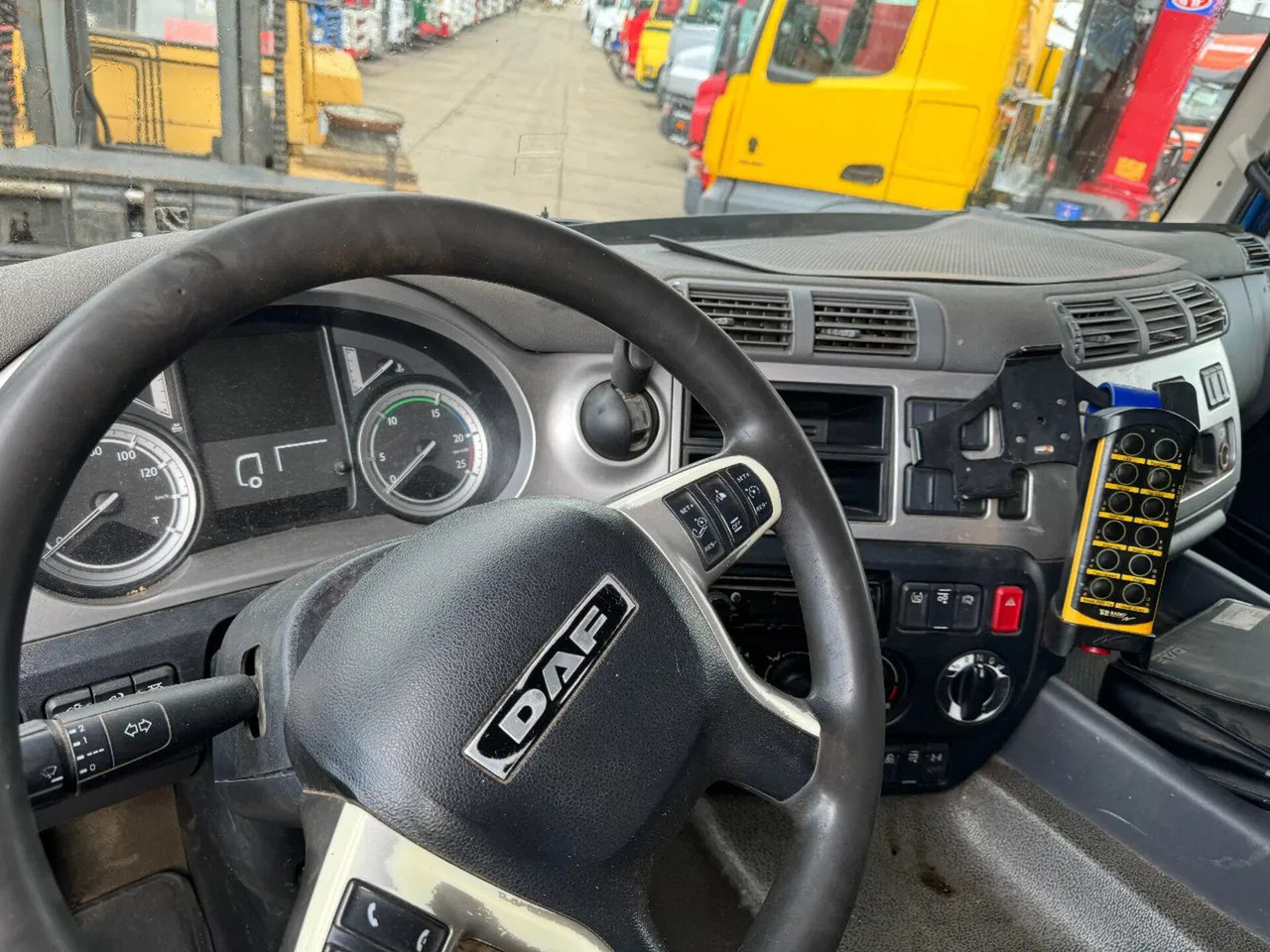New Hook lift truck DAF CF 460 8X2 ONLY VISUAL DAMAGED // ENGINE IS RUNN: picture 14