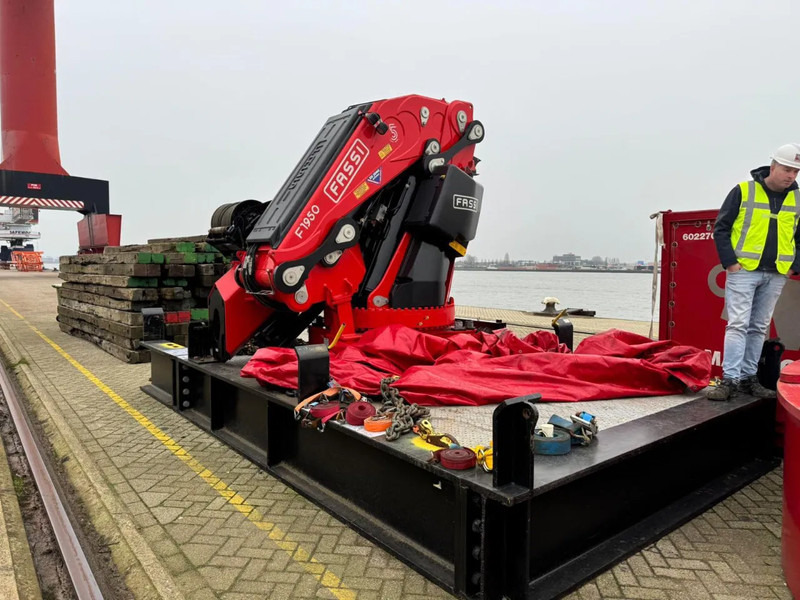 FASSI 8 x HYDR + 3 X MANUEL, REMOTE CONTROLE, WINCH 5630 KG, WITH SEPARATE BOX WITH HYDROVEN POWERPACK 30KW AND OIL TANK. F1950RAF 2. - Boom: picture 1 FASSI 8 x HYDR + 3 X MANUEL, REMOTE CONTROLE, WINCH 5630 KG, WITH SEPARATE BOX WITH HYDROVEN POWERPACK 30KW AND OIL TANK. F1950RAF 2. - Boom: picture 1