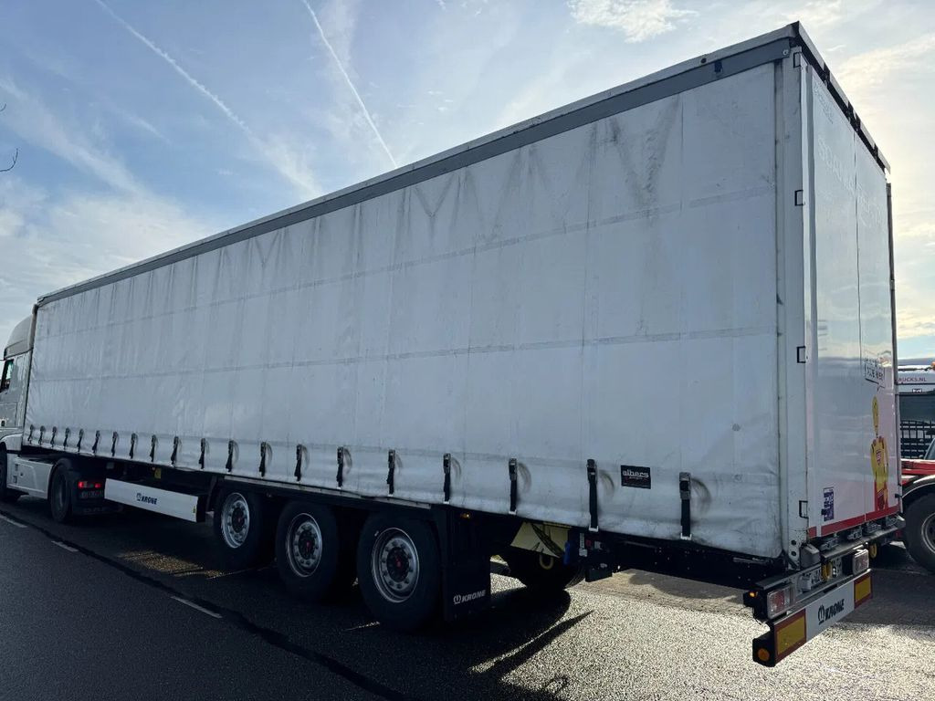 Krone SD - 3 AXLE SAF + SLIDING ROOF + LIFT AXLE - Curtainsider semi-trailer: picture 2 Krone SD - 3 AXLE SAF + SLIDING ROOF + LIFT AXLE - Curtainsider semi-trailer: picture 2