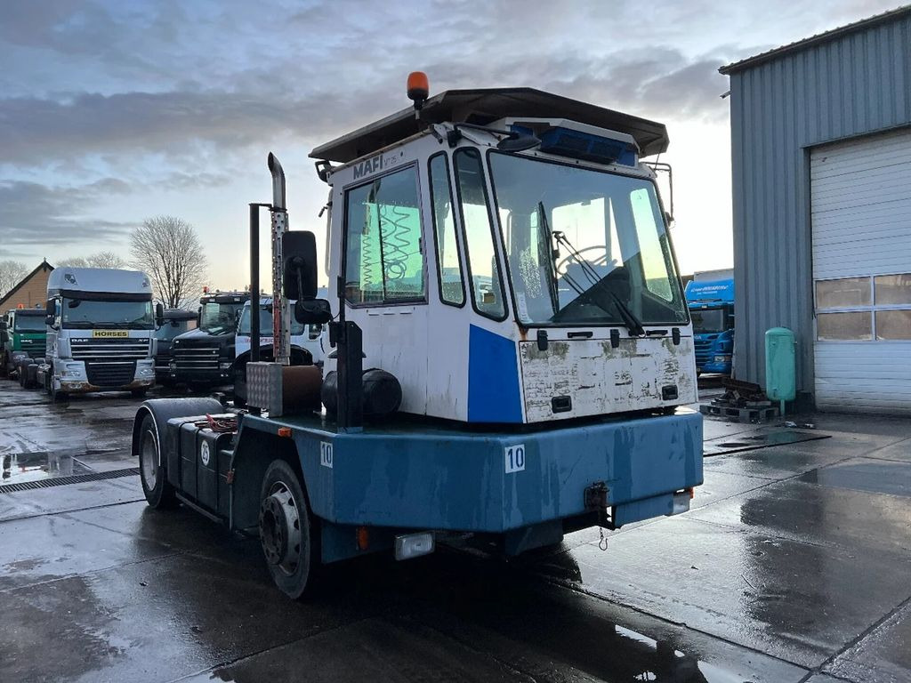 Mafi MT25T131C 4X2 *GEARBOX DON'T GO IN R - Terminal tractor: picture 3 Mafi MT25T131C 4X2 *GEARBOX DON'T GO IN R - Terminal tractor: picture 3