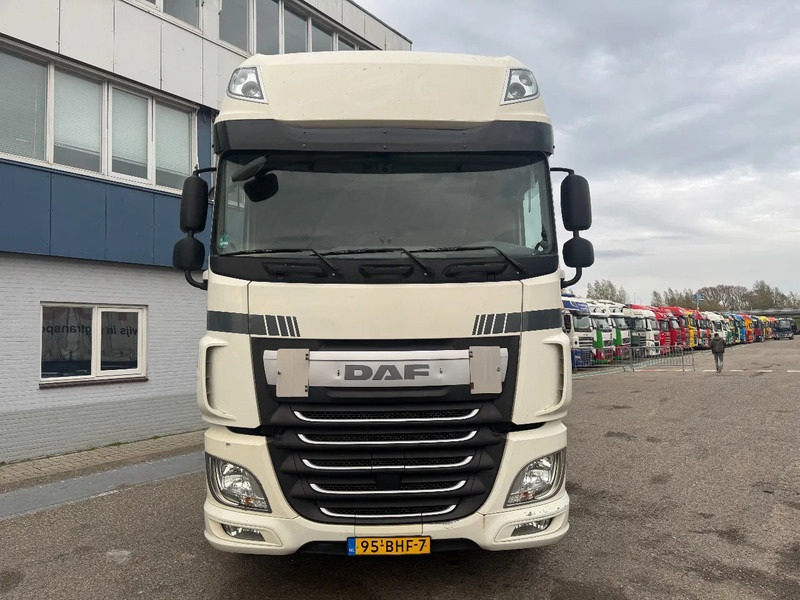 DAF XF 460 4X2 EURO 6 SKIRTS SPOILERS DOUBLE TANK - Tractor unit: picture 2 DAF XF 460 4X2 EURO 6 SKIRTS SPOILERS DOUBLE TANK - Tractor unit: picture 2