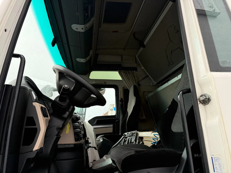 Tractor unit MAN TGX 18.460 4X2 + RETARDER - ENGINE BROKEN: picture 9 Tractor unit MAN TGX 18.460 4X2 + RETARDER - ENGINE BROKEN: picture 9