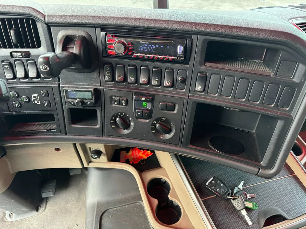 Tractor unit Scania R410 4X2 EURO 6 SPECIAL INTERIOR: picture 10