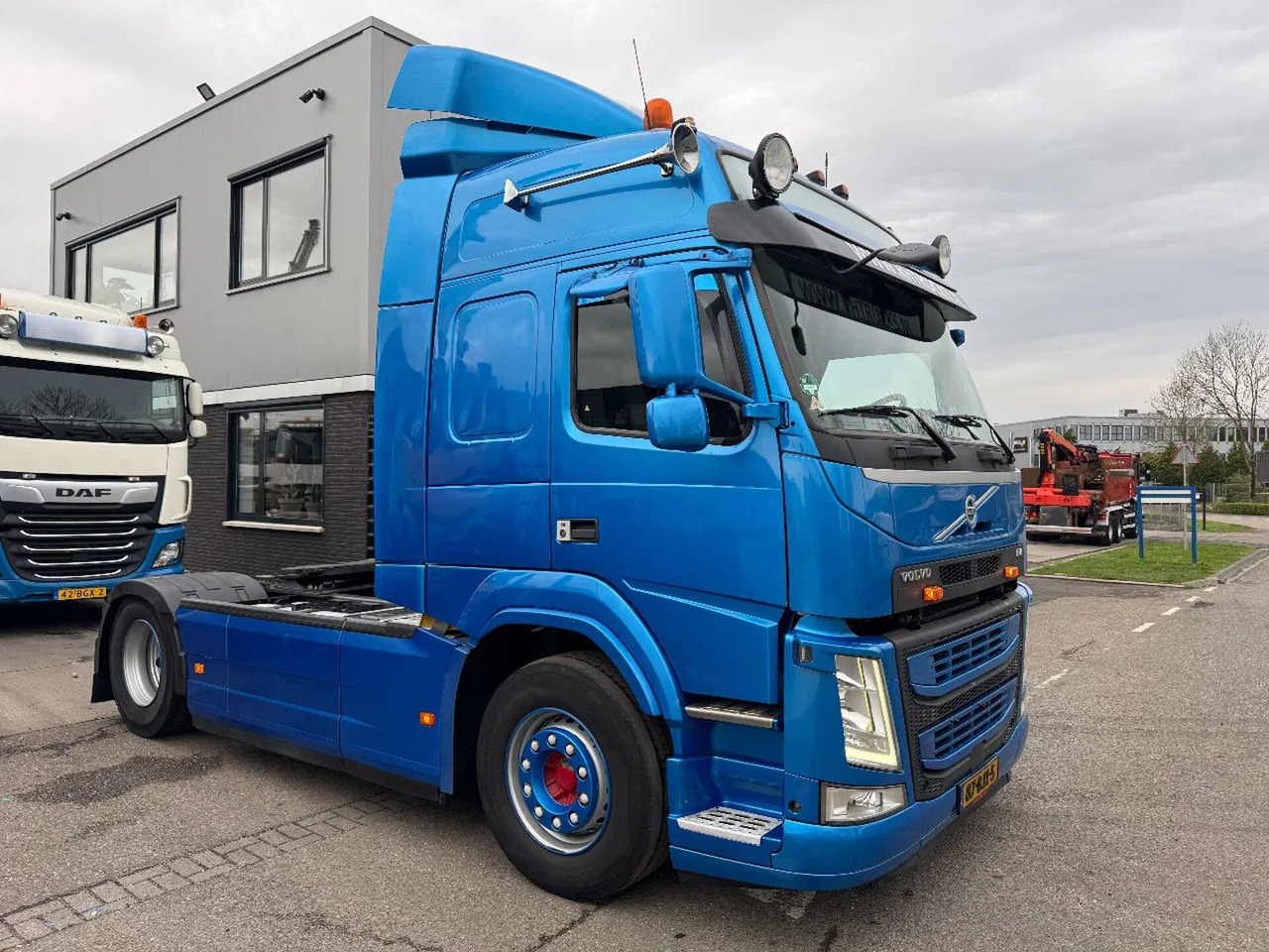 Volvo FM 370 4X2 SPOILERS EURO 6 SKIRTS HOLLAND TRUCK - Tractor unit: picture 3 Volvo FM 370 4X2 SPOILERS EURO 6 SKIRTS HOLLAND TRUCK - Tractor unit: picture 3