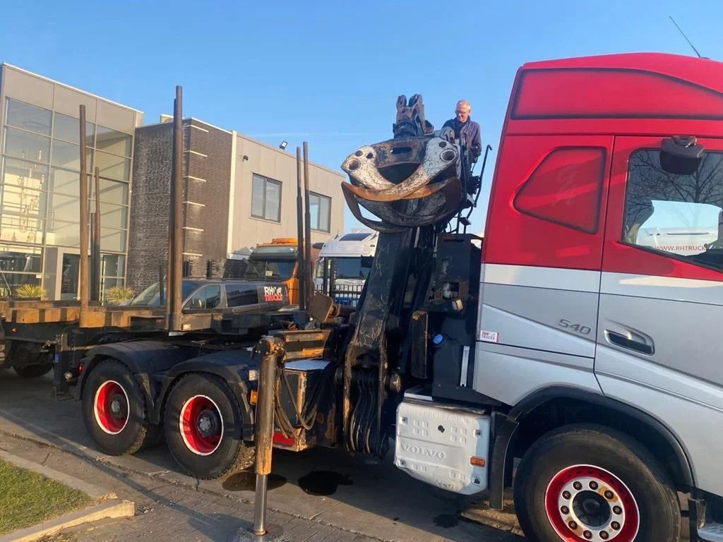 Lease a Volvo FH 540 6X4 EURO 6 + EPSILON S260Z96 + TRAILER 4  Volvo FH 540 6X4 EURO 6 + EPSILON S260Z96 + TRAILER 4: picture 11