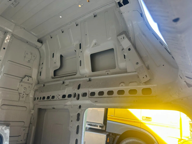 Cab and interior for Truck Volvo FH XL: picture 7