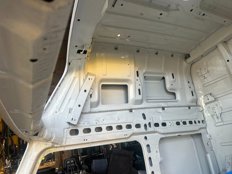 Cab and interior for Truck Volvo FH XL: picture 6