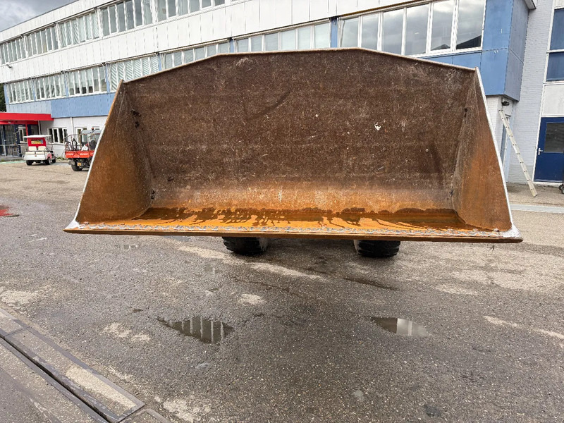 Volvo L120H, CE, 8314 UUR + CDC-STEERING - Wheel loader: picture 4 Volvo L120H, CE, 8314 UUR + CDC-STEERING - Wheel loader: picture 4