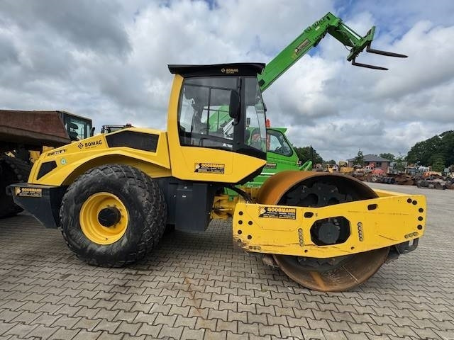 BOMAG BW 213 D-5 - Road roller: picture 1 BOMAG BW 213 D-5 - Road roller: picture 1