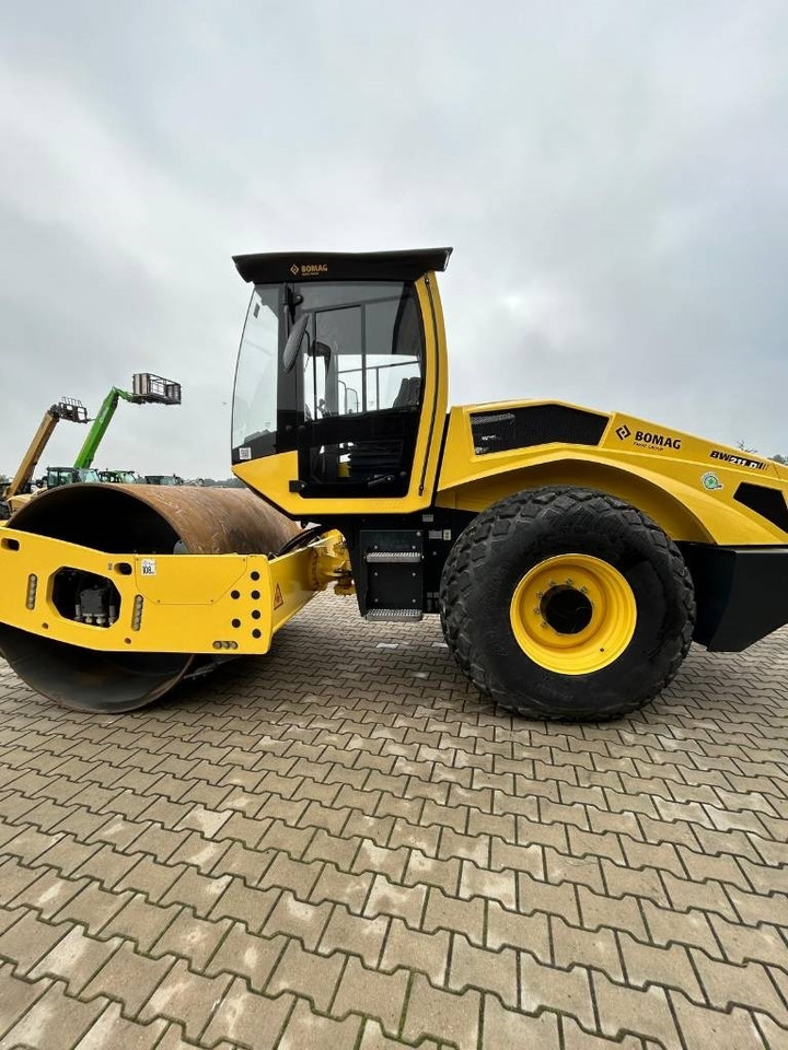 Bomag BW 211 D-5  - Compactor: picture 4 Bomag BW 211 D-5  - Compactor: picture 4