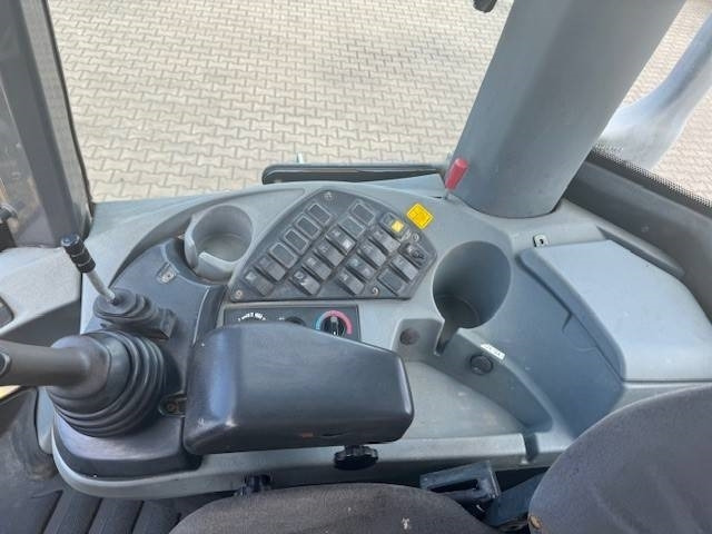 New Holland W 110 B - Wheel loader: picture 4 New Holland W 110 B - Wheel loader: picture 4
