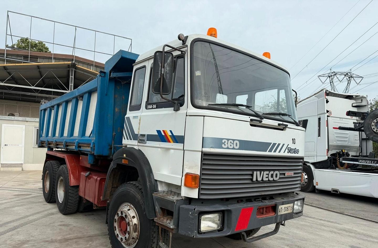 Tipper Iveco 3 assi ribaltabile 330 36: picture 1