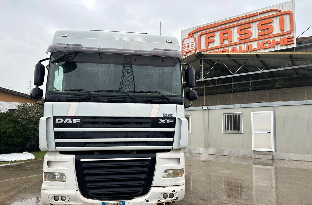Tractor unit Trattore Daf XF: picture 7