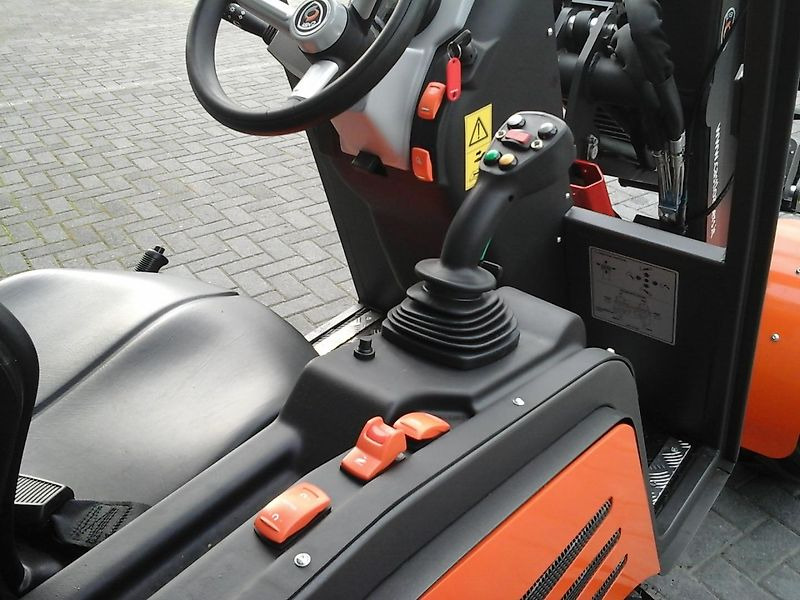 New Wheel loader Cast 825D: picture 7