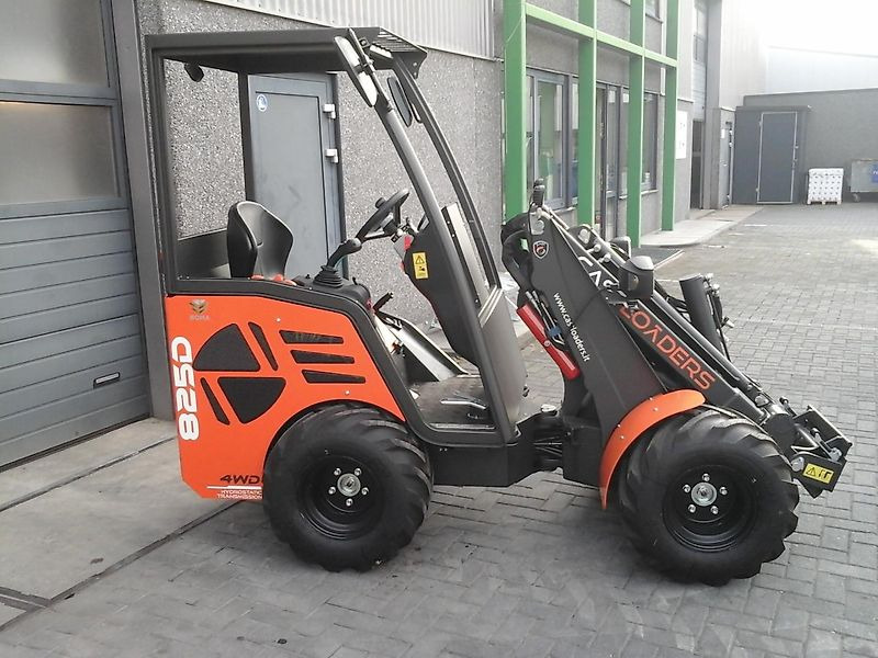 New Wheel loader Cast 825D: picture 8