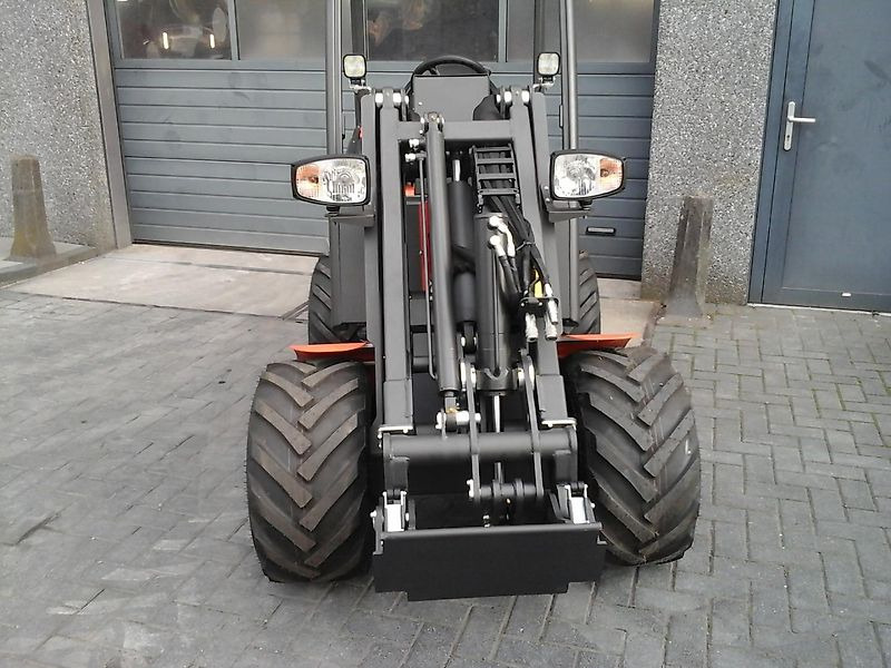 New Wheel loader Cast 825D: picture 9