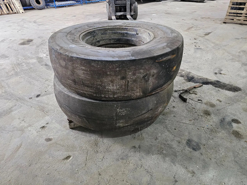 Firestone 16.9-30 - Tire for Truck: picture 3 Firestone 16.9-30 - Tire for Truck: picture 3