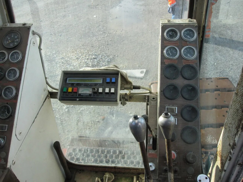 Crawler crane Kobelco Manitowoc 4100 W Vicon Crawler Crane - 79.25 Meter - 200 Tons: picture 10