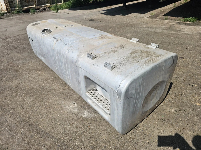 MAN Brandstoftank 595 Liter - L197 B70 H58 - Onderdeel nr. 81.122015733 - Fuel tank for Truck: picture 2 MAN Brandstoftank 595 Liter - L197 B70 H58 - Onderdeel nr. 81.122015733 - Fuel tank for Truck: picture 2