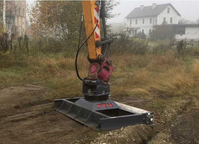 PTH grader with rotator for 9t excavator - Attachment for Crawler excavator: picture 4 PTH grader with rotator for 9t excavator - Attachment for Crawler excavator: picture 4