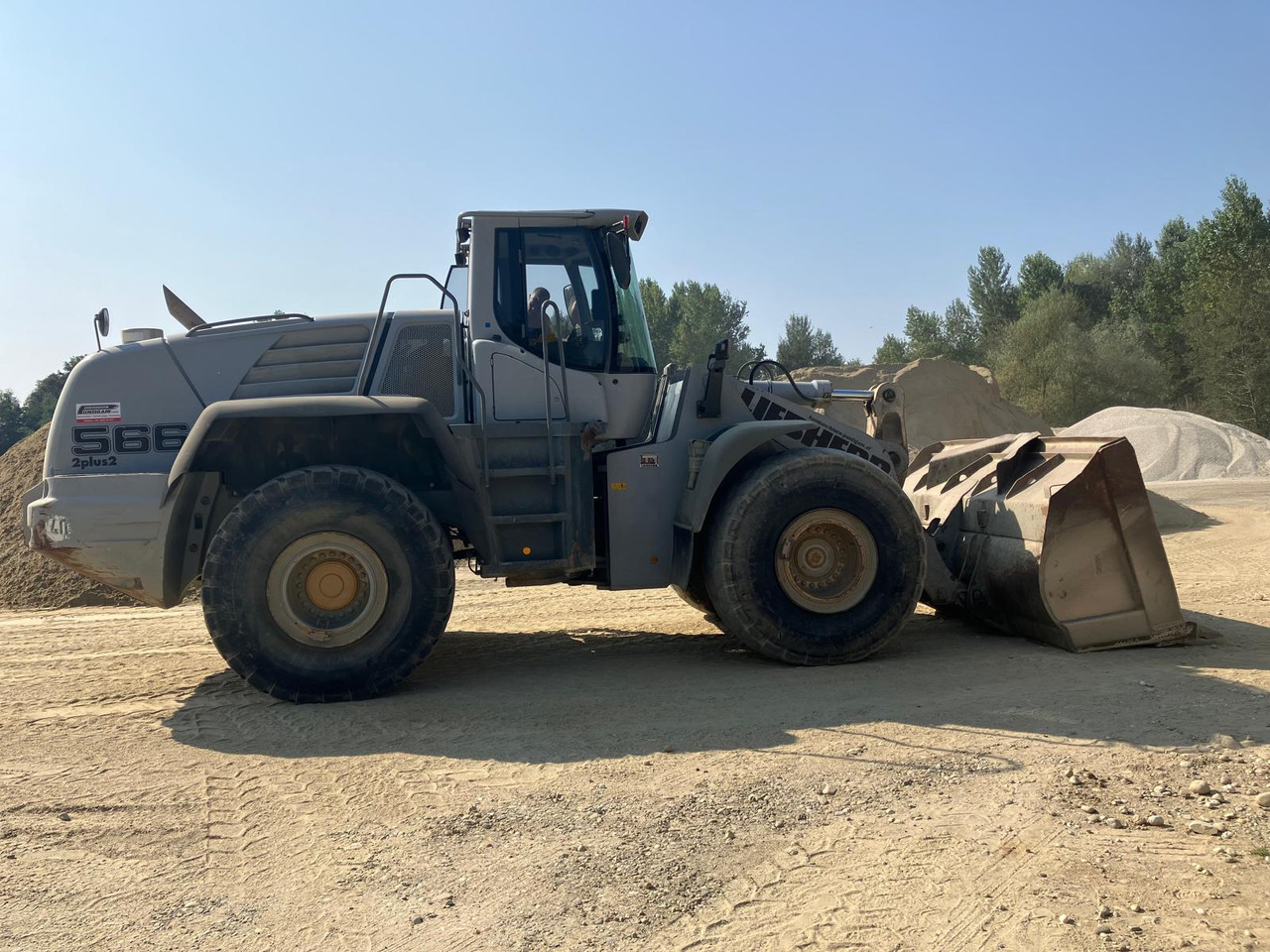 LIEBHERR L 566 - Wheel loader: picture 2 LIEBHERR L 566 - Wheel loader: picture 2