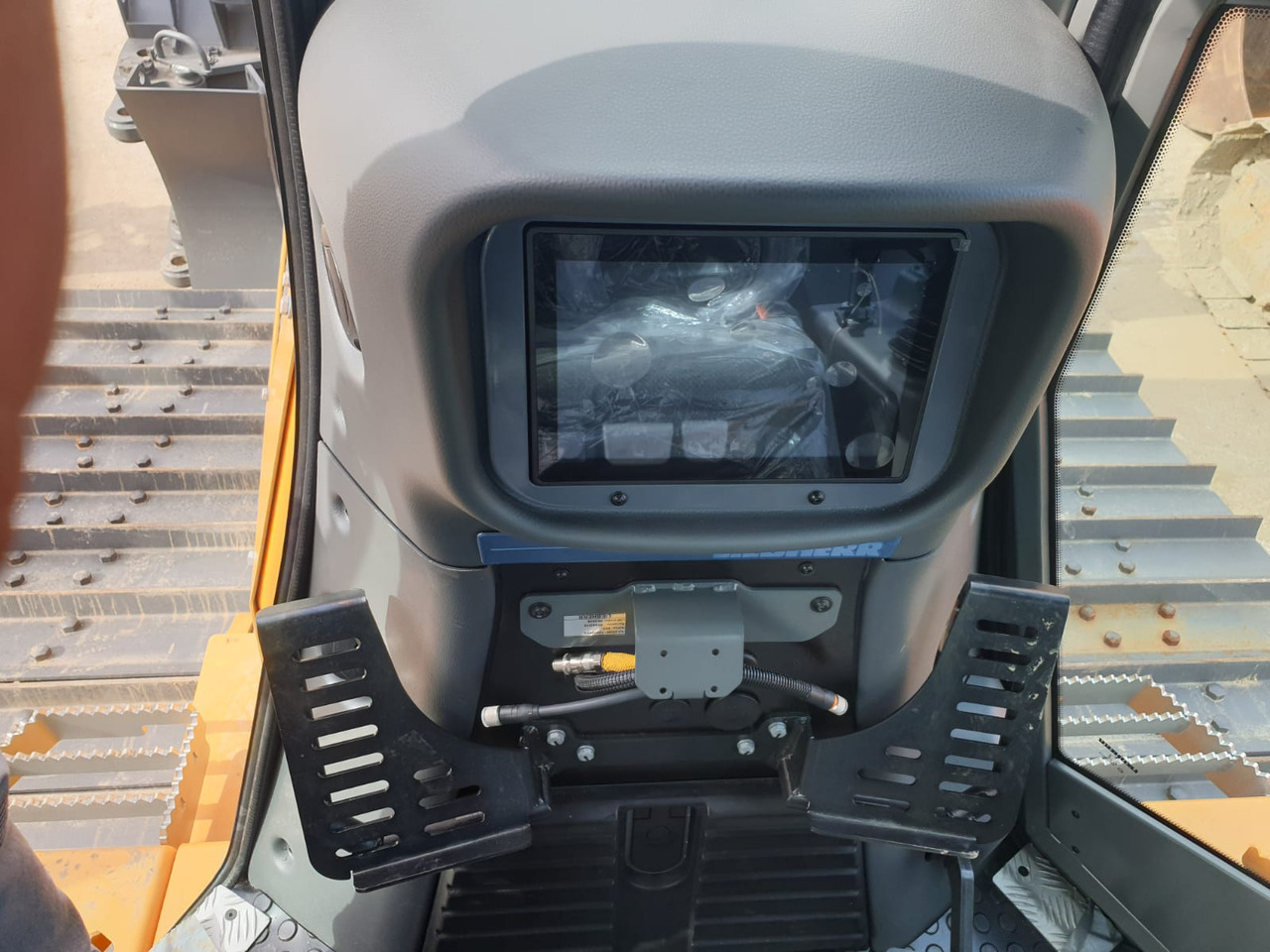 Bulldozer LIEBHERR PR 726 05 LGP: picture 15 Bulldozer LIEBHERR PR 726 05 LGP: picture 15