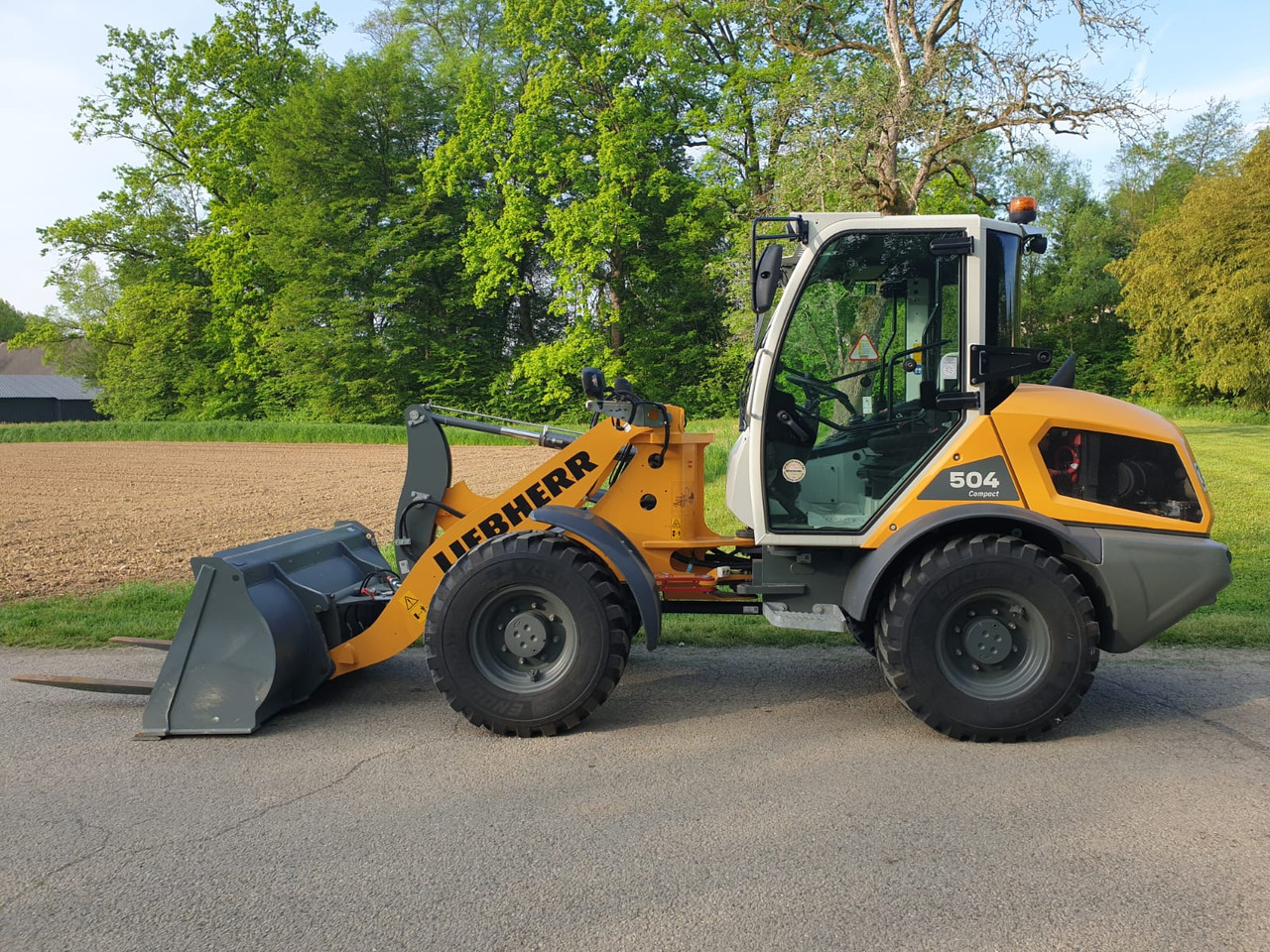 Liebherr L 504 C - Wheel loader: picture 1 Liebherr L 504 C - Wheel loader: picture 1