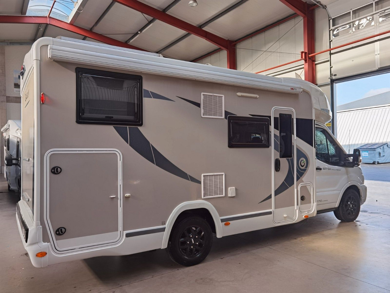 Chausson 627 GA TITANIUM / 170PS / EINZELBETTEN & HUBBETT - Semi-integrated motorhome: picture 4 Chausson 627 GA TITANIUM / 170PS / EINZELBETTEN & HUBBETT - Semi-integrated motorhome: picture 4