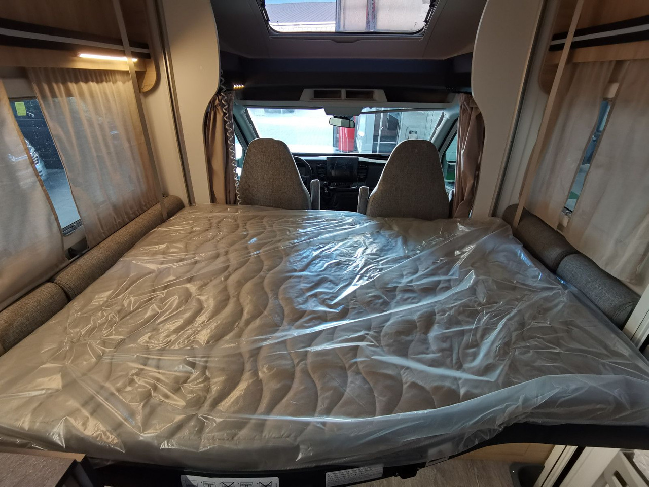 Semi-integrated motorhome Chausson 650 FIRST LINE /-2025-/ARCTIC-PAKET/XXL- HUBBETT: picture 14