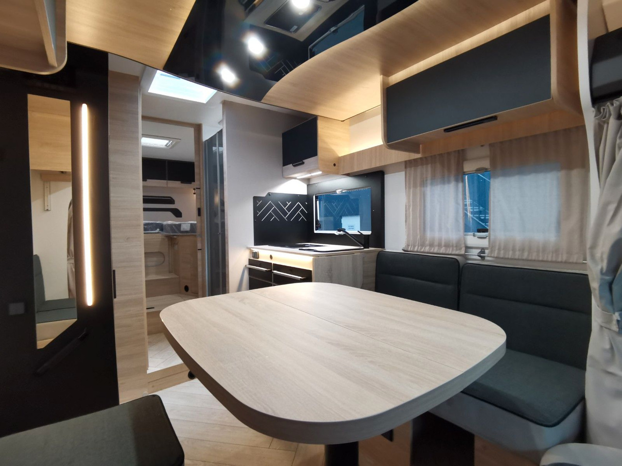 Semi-integrated motorhome Chausson 797 TITANIUM / - 2026 - / EINZELBETTEN & HUBBETT: picture 14