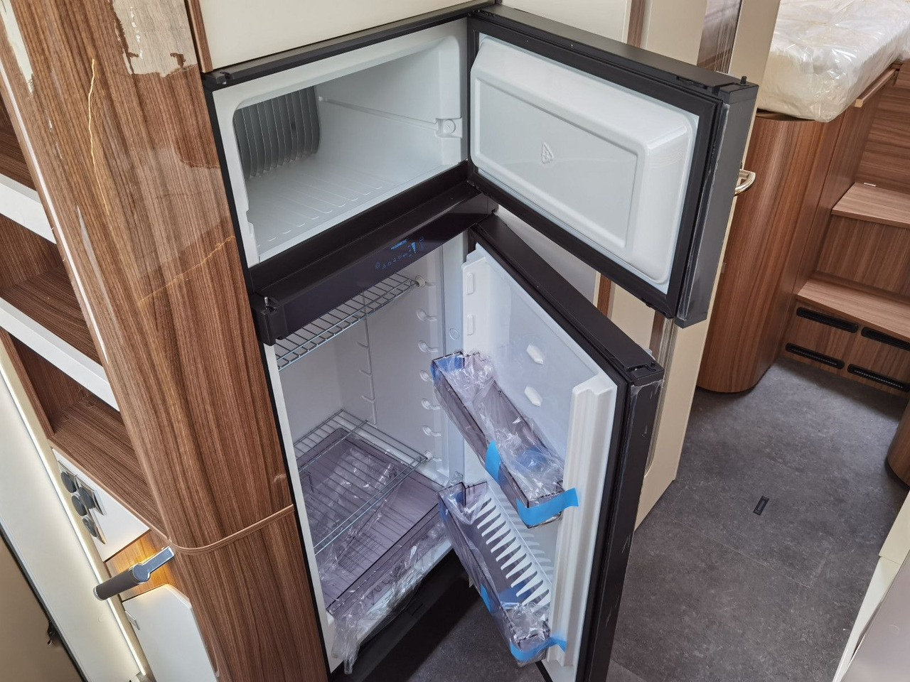 Lease a  Eura Mobil CONTURA 766 EB /LUMINARY PAKET / EINZELBETTEN Eura Mobil CONTURA 766 EB /LUMINARY PAKET / EINZELBETTEN: picture 17